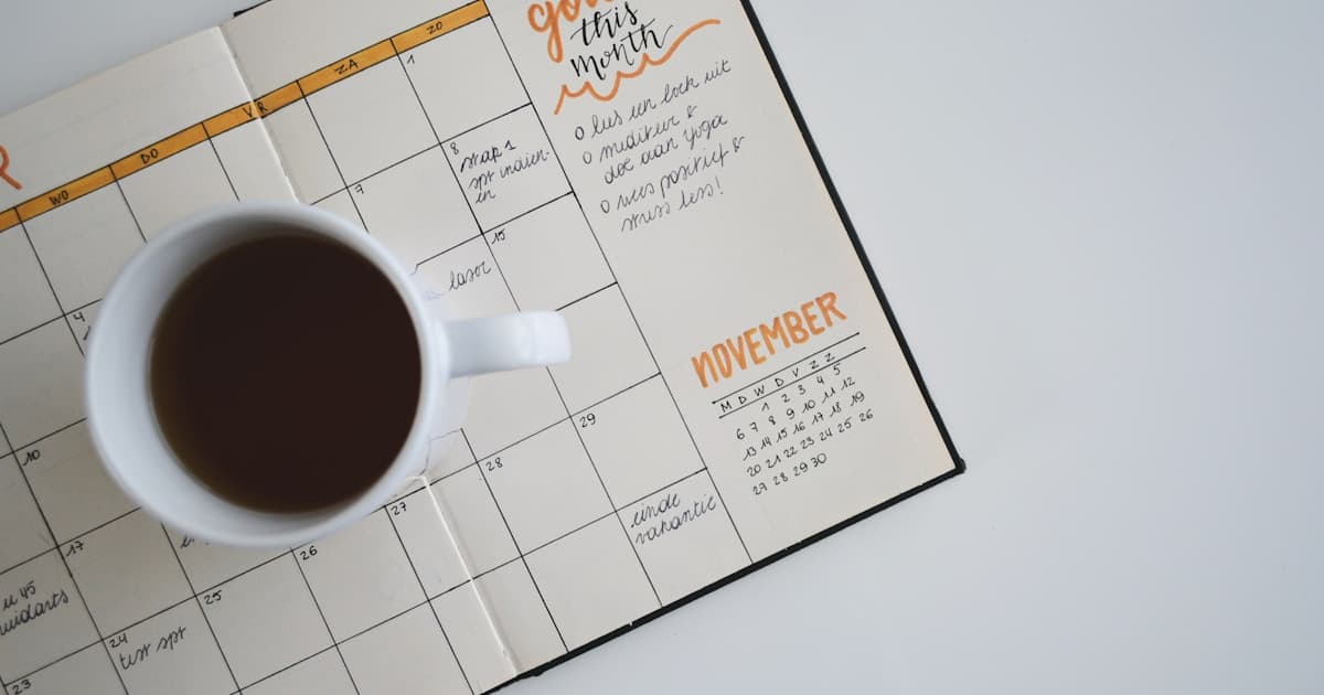Calendrier et planning sur un bureau